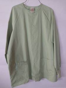 lot 68064 image: APPEARS NEW - Fashion Seal Healthcare Warm-up Jacket (Size Medium)