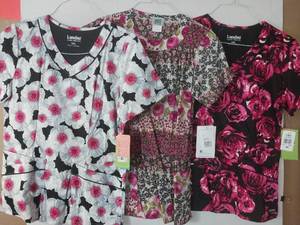 lot 68065 image: APPEARS NEW - Landau & WS Gear Floral Print Medical Scrub Tops (Size Small) Lot of 3