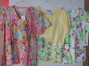 lot 68109 image: APPEARS NEW - Landau and Peaches Medical Scrub Tops (Size Small) Lot of 3