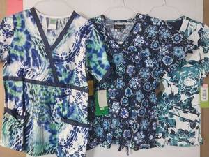 lot 68119 image: APPEARS NEW - Landau, Peaches & WS Gear Medical Scrub Tops (Size XS) Lot of 3
