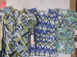 lot 68151 image: APPEARS NEW - Womens Printed Scrub Tops (Size XS) Lot of 3