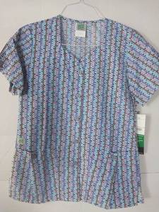 lot 68155 image: APPEARS NEW - WS Gear Heart Chain Print Medical Scrub Smock (Size Small)