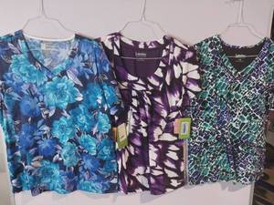 lot 68171 image: APPEARS NEW - Landau & Bio Medical Scrub Tops (Size Large) Lot of 3