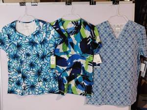 lot 68207 image: APPEARS NEW - Jockey, Landau & Fundamentals Blue Floral Medical Scrub Tops (Size Small) 3 Pack