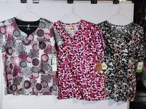 lot 68219 image: APPEARS NEW - Landau, MC2 & ICU Medical Scrub Tops Collection - Floral Prints (Size Large) 3 Pack