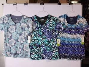 lot 68221 image: APPEARS NEW - Landau & MC2 Medical Scrub Tops Bundle (Size Small) 3 Pack