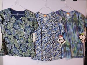 lot 68252 image: APPEARS NEW - MC2, ICU & eLan Medical Scrub Tops Bundle (Size Medium) 3 Pack