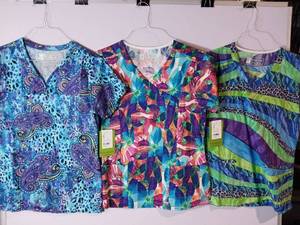 lot 68258 image: APPEARS NEW - Bio Colorful Print Scrub Top Set (Size Small) 3 Pack