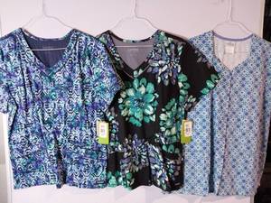lot 68260 image: APPEARS NEW - Landau & White Swan Medical Scrub Top Set (Size XL) 3 Pack