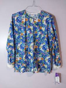 lot 68267 image: APPEARS NEW - Peaches Uniforms Floral Medical Scrub Jacket Style 6883 TRPN (Size Small) 