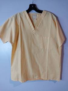 lot 68271 image: APPEARS NEW - Fashion Seal Healthcare Scrub Top Style 78742 (Size Small) 