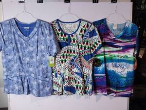 lot 68272 image: APPEARS NEW - Peaches & Landau Medical Scrub Top Collection (Size Large) 3 Pack