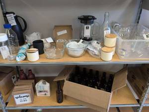 lot 8 image: Glassware and Home Decor Lot