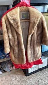 lot 1000 image: Vintage Clearfield Furs genuine Royal Pastel Mink stole (small stain on lining)