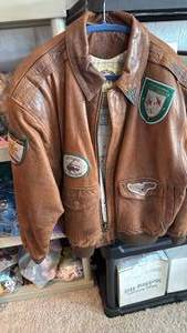 lot 1001 image: Global Identity (G-III) mens aviator-style brown leather flight jacket with various military-inspired patches size small