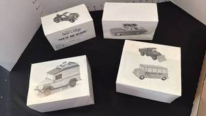 lot 1025 image: Department 56 Snow Village accessories