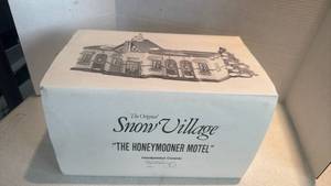 lot 1074 image: Department 56 Snow Village Honeymooner Motel Building