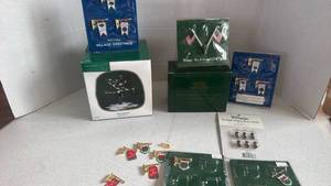 lot 1076 image: Department 56 Heritage Village Collection accessories