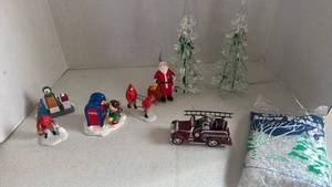 lot 1078 image: Department 56 figurines and more