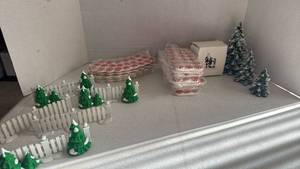 lot 1080 image: Department 56 peppermint road, fencing and more