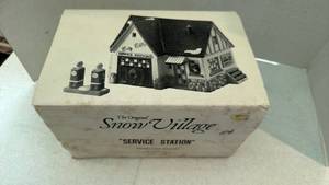 lot 1095 image: Department 56 Snow Village Service Station