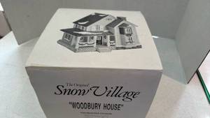 lot 1096 image: Department 56 Snow Village Woodbury House Ceramic Building