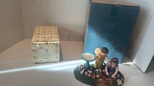 lot 1125 image: Precious Moments and Trust In The Lord Figurine