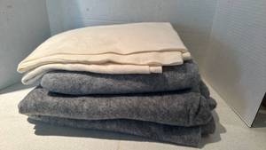 lot 1154 image: Felt fabric