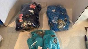 lot 1258 image: Premium pro bears