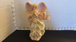 lot 1431 image: Seraphim Classics Diana heavens rose