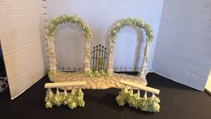 lot 1435 image: Seraphim Classics Garden of Angels garden gate set