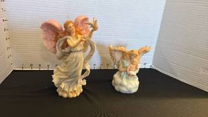 lot 1446 image: Seraphim Classics angels touch the dedication angel and music box