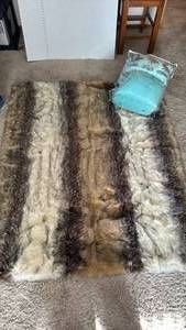 lot 1455 image: Fabulous Fur faux fur blanket 74x60 and fullqueen quilt and 2 pillows