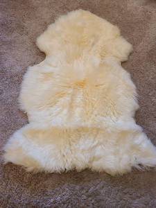 lot 1458 image: Sheepskin 43x31
