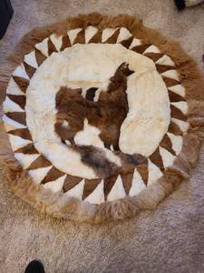 lot 1462 image: Alpaca rug, 54in diam.