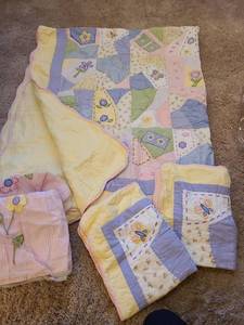 lot 1464 image: FullQueen pastel bedspread with 2 pillow shams and a bed skirt.