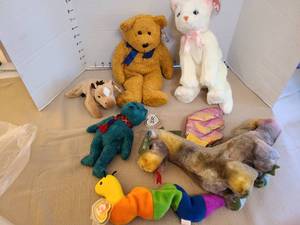 lot 1488 image: Ty beanies