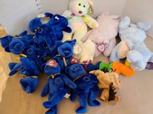 lot 1489 image: Ty beanies