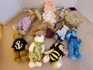 lot 1494 image: Ty beanies