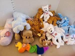 lot 1495 image: Ty beanies