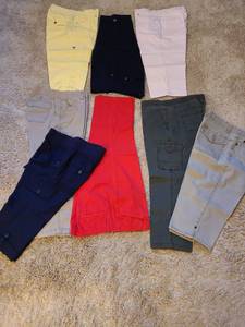 lot 1524 image: Ladies capris, 6 and 8