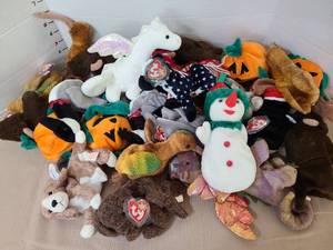 lot 1606 image: Ty beanies