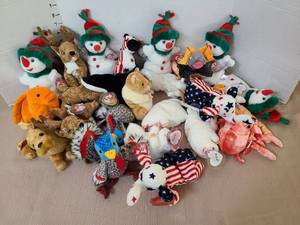 lot 1607 image: Ty beanies