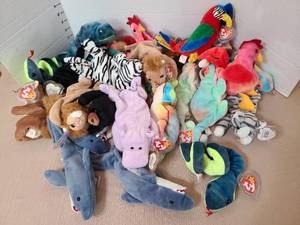 lot 1622 image: Ty beanies