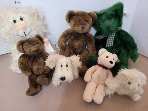 lot 1637 image: Russ bears