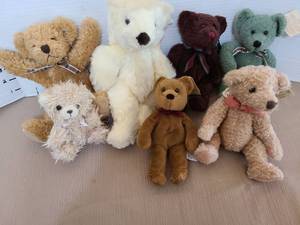 lot 1640 image: Russ bears