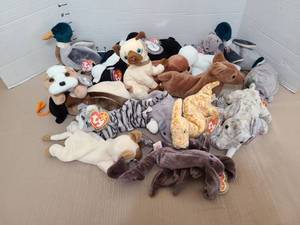 lot 1652 image: Ty beanies