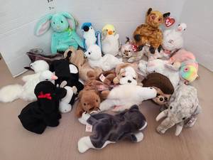 lot 1654 image: Ty beanies