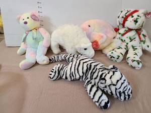 lot 1683 image: Ty Buddies