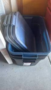 lot 3001 image: 3 Rubbermaid roughneck totes